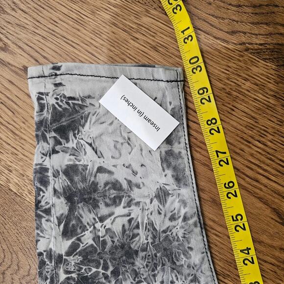 Mother The Looker in Rebel at Night - Picture 10 of 16